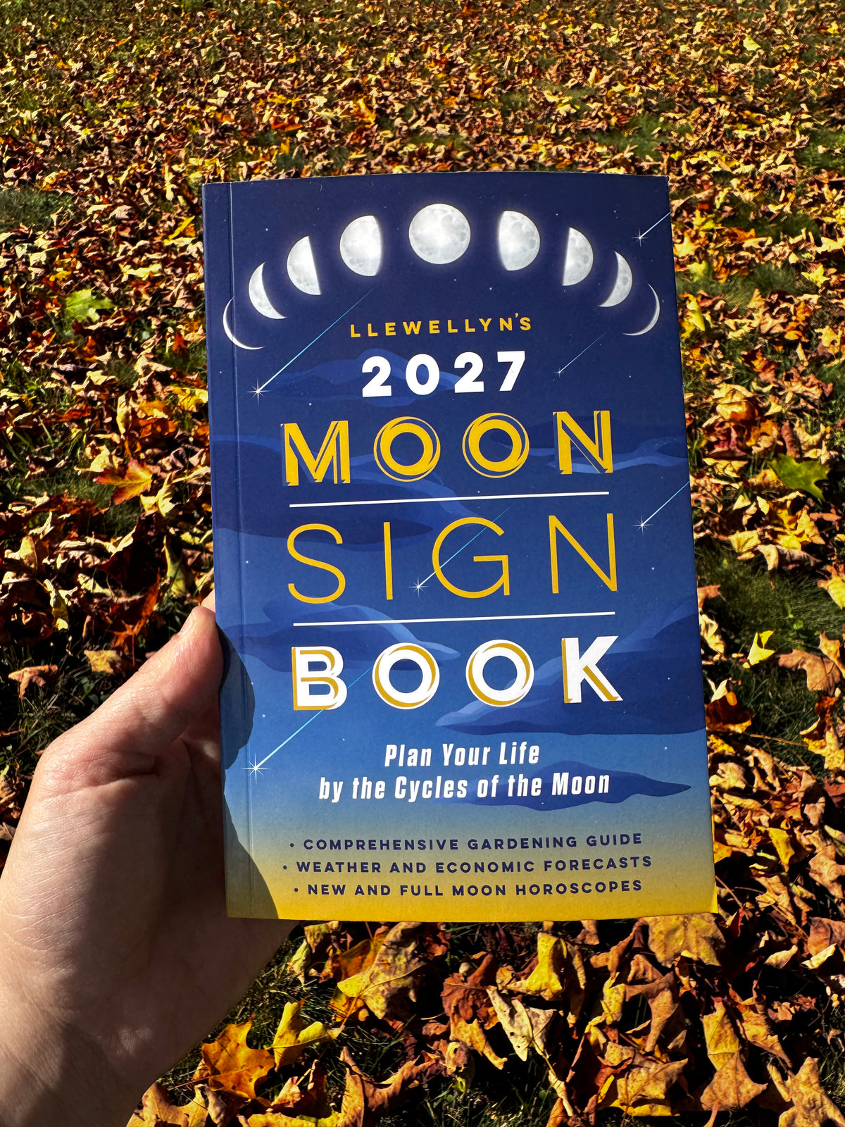 Llewellyn's 2027 Moon Sign Book: Cycles of the Moon